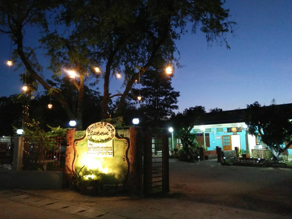 Smilingface Guesthouse Сукотай Екстериор снимка